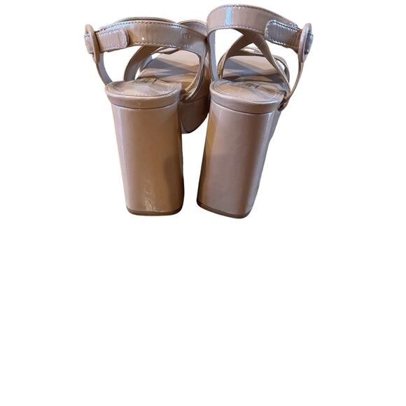 Larroude Bee Platform Sandel in beige patent leather size 9 - Picture 9 of 16